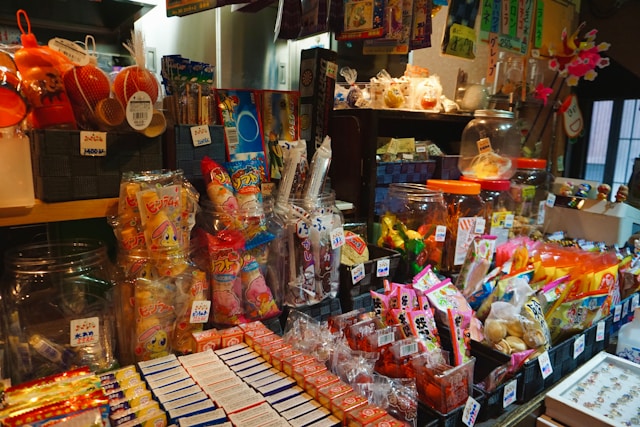 小さな街と駄菓子屋のこと